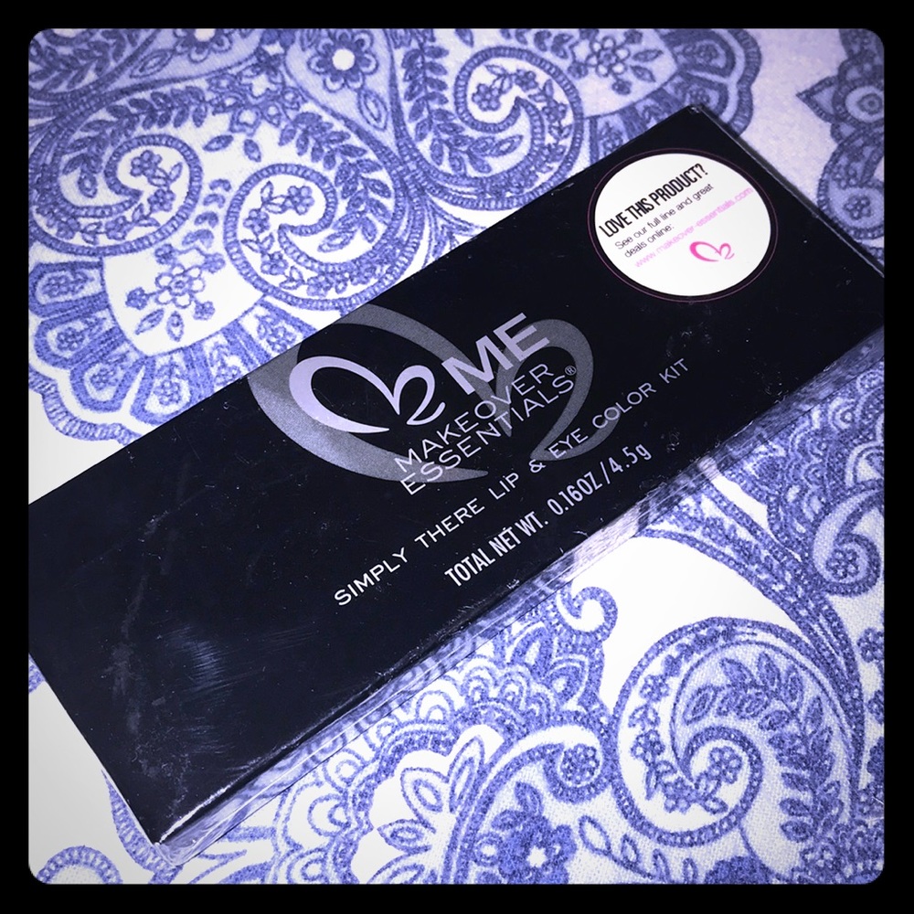 NIB ME Makeover Essentials Lip & Eye Color Kit